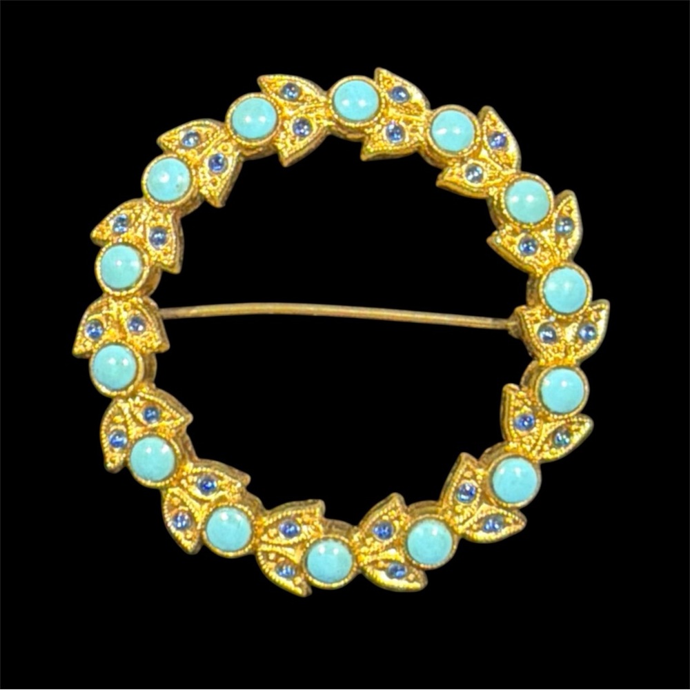 Vintage Circle Leaf Goldtone Pin Brooch Jewelry With Blue Accent Stones
